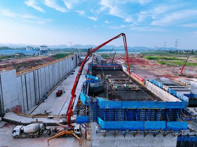 湖南常德青山樞紐項(xiàng)目取得關(guān)鍵進(jìn)展 船閘閘首全部封頂，混凝土切割技術(shù)顯成效